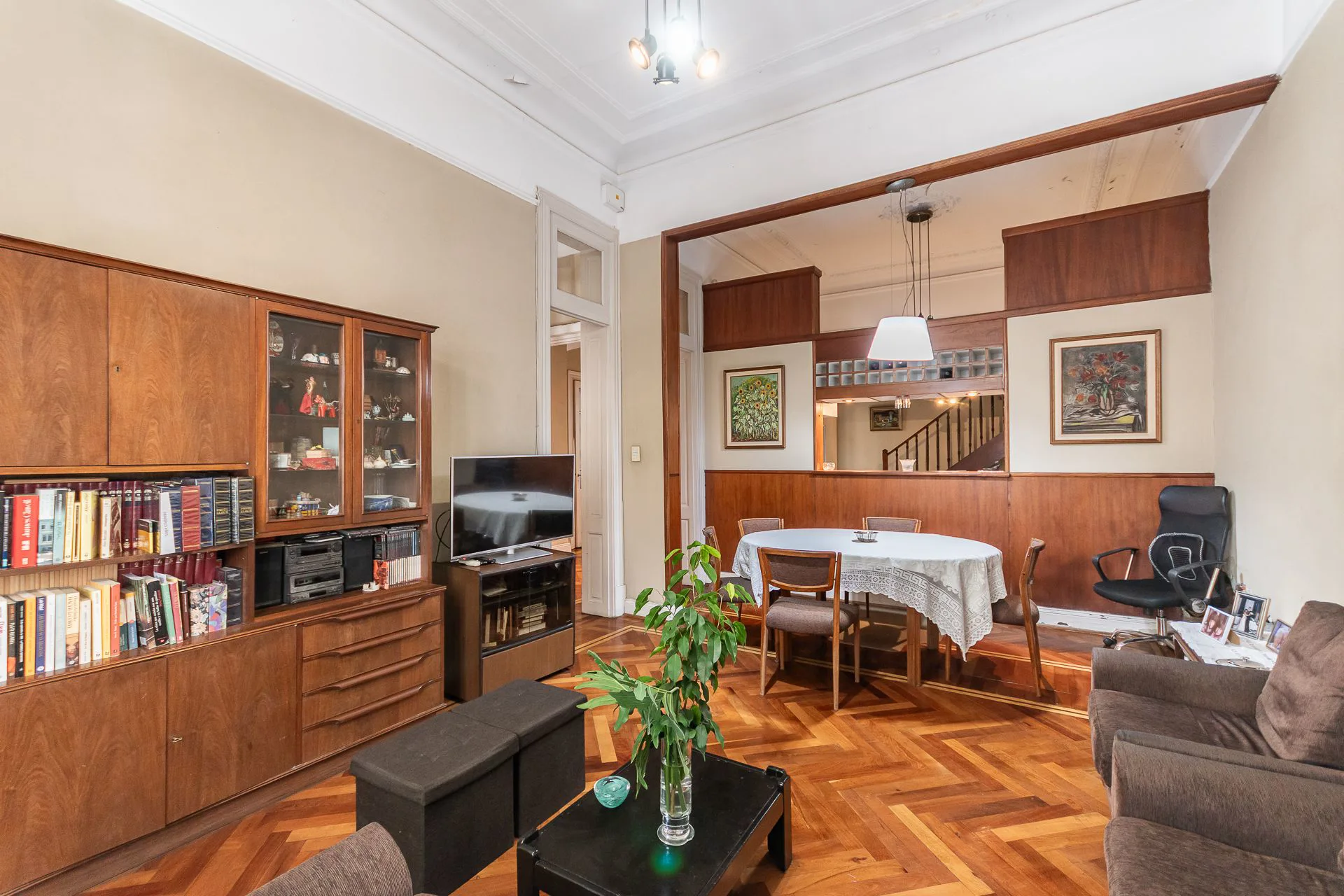 VENTA CASA + 2 LOCALES A PASOS DE AV CABILDO foto 3