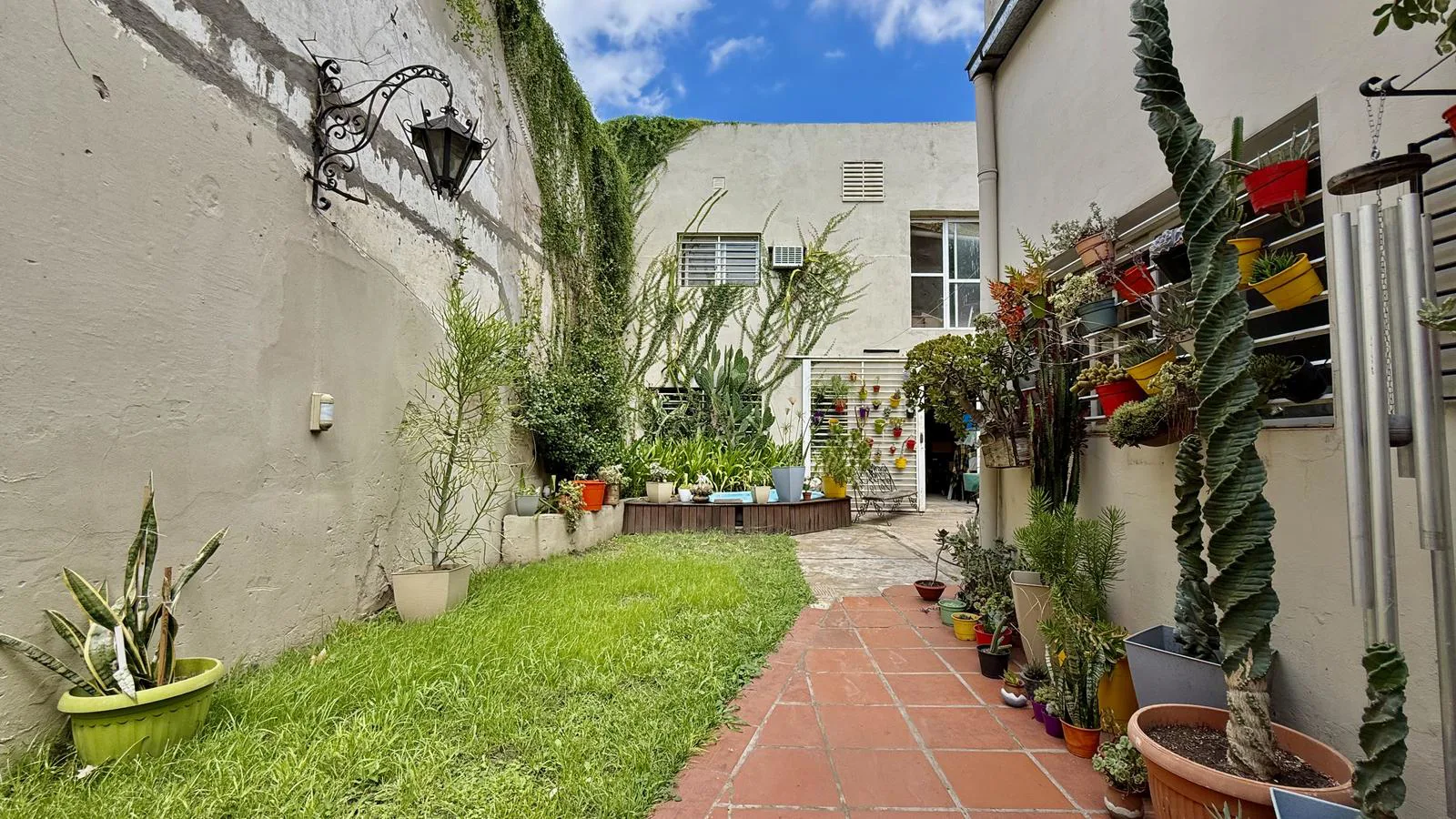 Tucumán 4300 - Casa 3 dormitorios con galpón, patio y pileta en Barrio Luis Agote foto 4