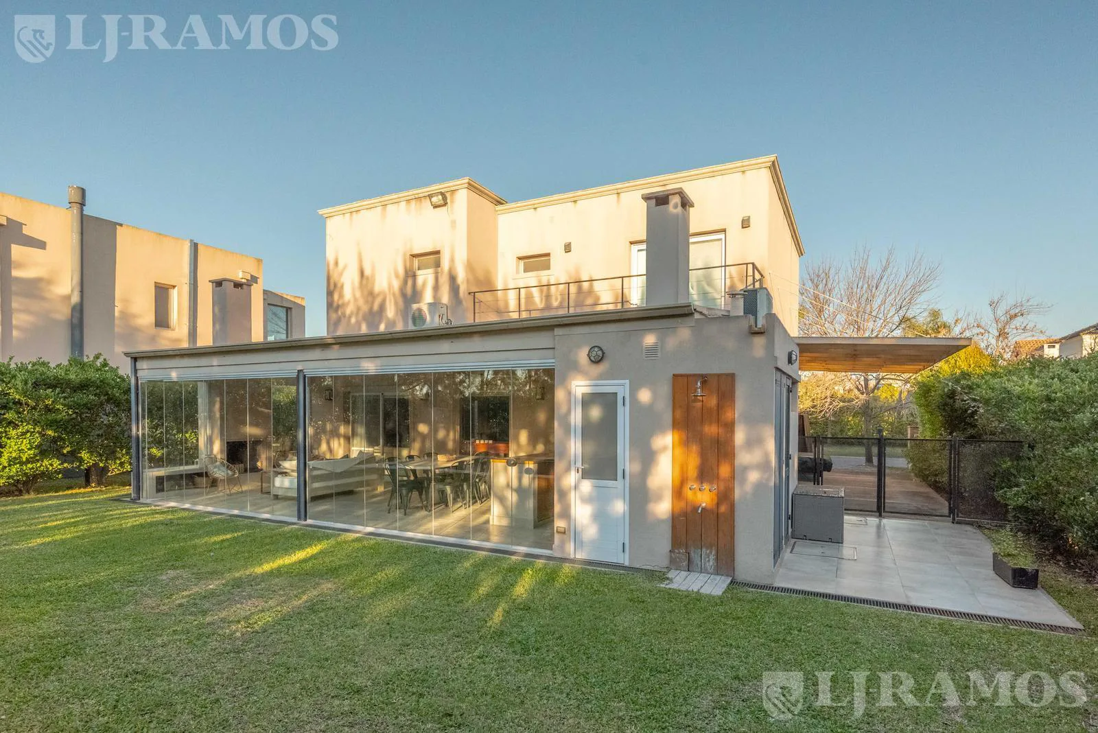 APTO CRÉDITO - 4 DORMITORIOS  - CASA EN VENTA EN LOS SAUCES foto 2