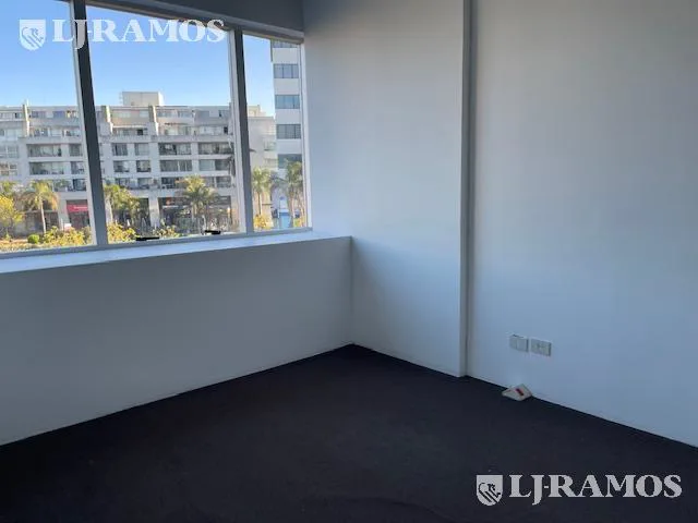 Oficina de 44 m2 cubiertos, en alquiler en  Puerta Norte, Nordelta foto 2
