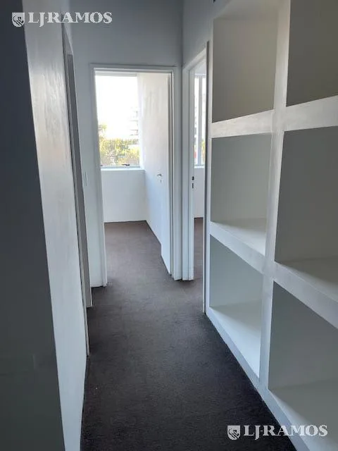 Oficina de 44 m2 cubiertos, en alquiler en  Puerta Norte, Nordelta foto 3