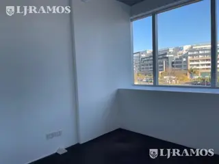 Oficina de 44 m2 cubiertos, en alquiler en  Puerta Norte, Nordelta foto 4
