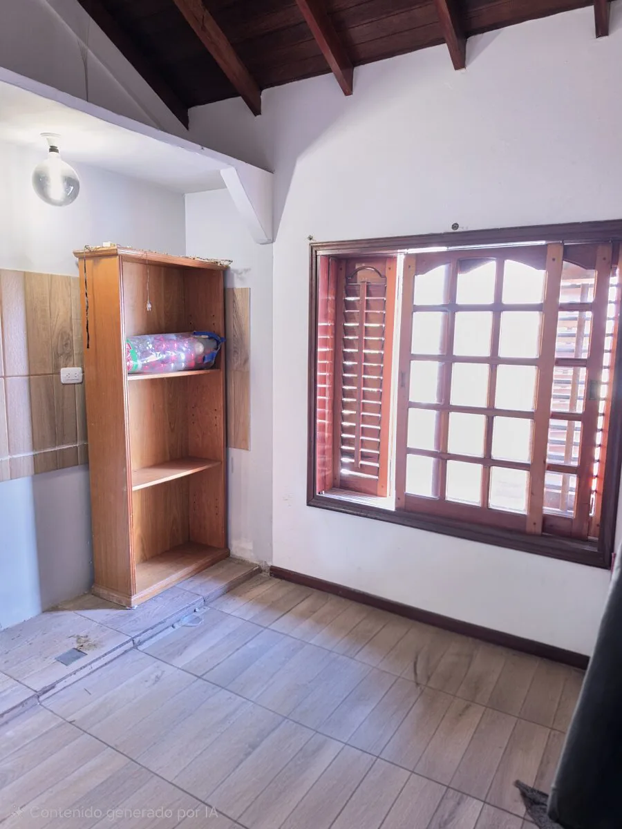 ALQUILER: Hermoso Chalet Dividido en Departamentos - ISIDRO CASANOVA foto 2