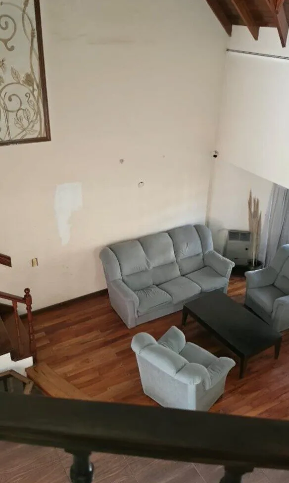 ALQUILER: Hermoso Chalet Dividido en Departamentos - ISIDRO CASANOVA foto 4