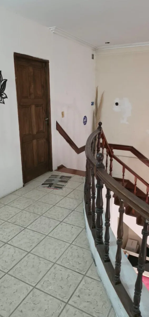 ALQUILER: Hermoso Chalet Dividido en Departamentos - ISIDRO CASANOVA foto 5