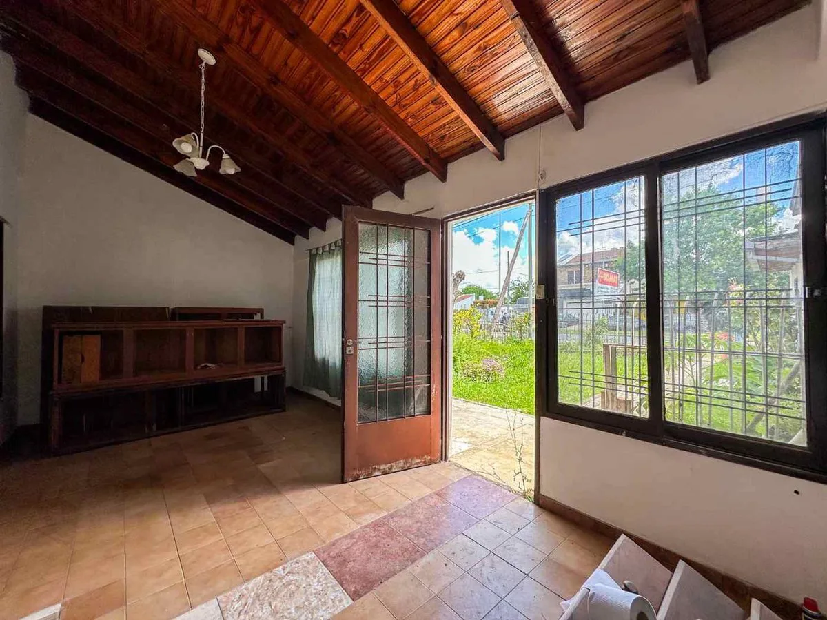 CASA 2 DORMITORIOS EN VENTA LA PLATA CON COCHERA foto 5