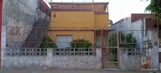CASA CON DEPTO EN PLANTA ALTA A REFACCIONAR, A METROS DE AV SARRATEA, BUENA UBICACION. foto 1