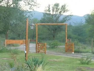 Nº DE REF. 311 COMPLEJO DE CABAÑAS C/INCREIBLE VISTA A LAS SIERRAS EN COSQUIN Bº EL CONDADO foto 3