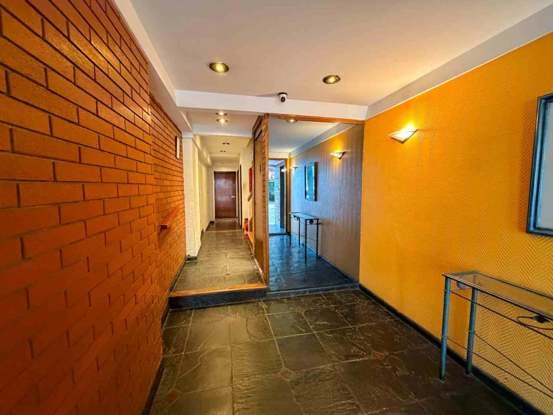 DEPARTAMENTO 2 AMBIENTES AL FRENTE CON BALCÓN foto 3