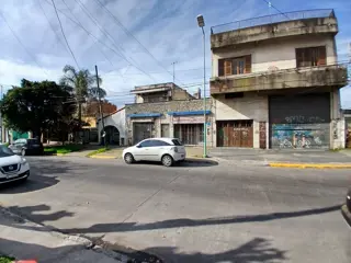 LOCAL COMERCIAL CON FONDO LIBRE foto 2