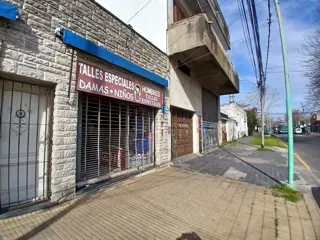 LOCAL COMERCIAL CON FONDO LIBRE foto 3