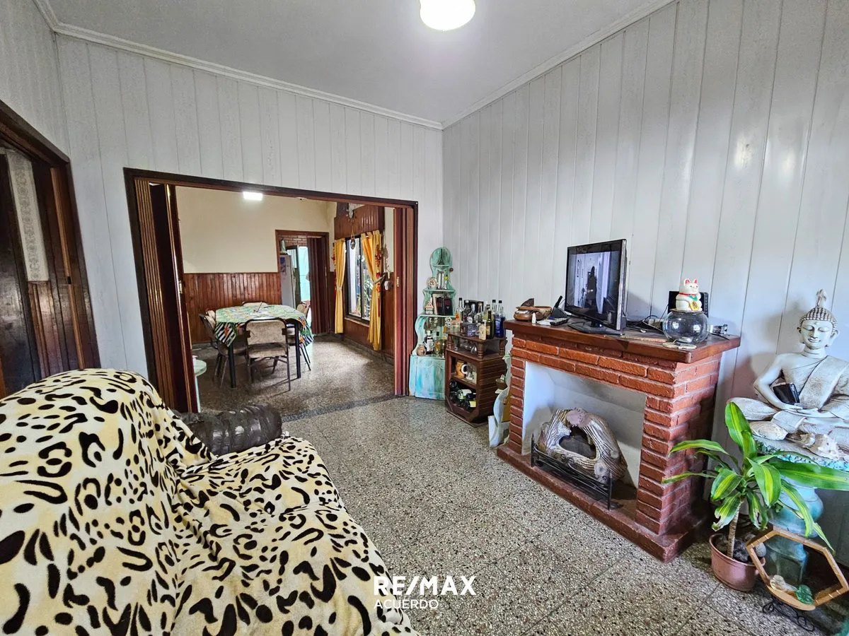 VENTA AMPLIA CASA APTO CREDITO EN SAN NICOLAS foto 2