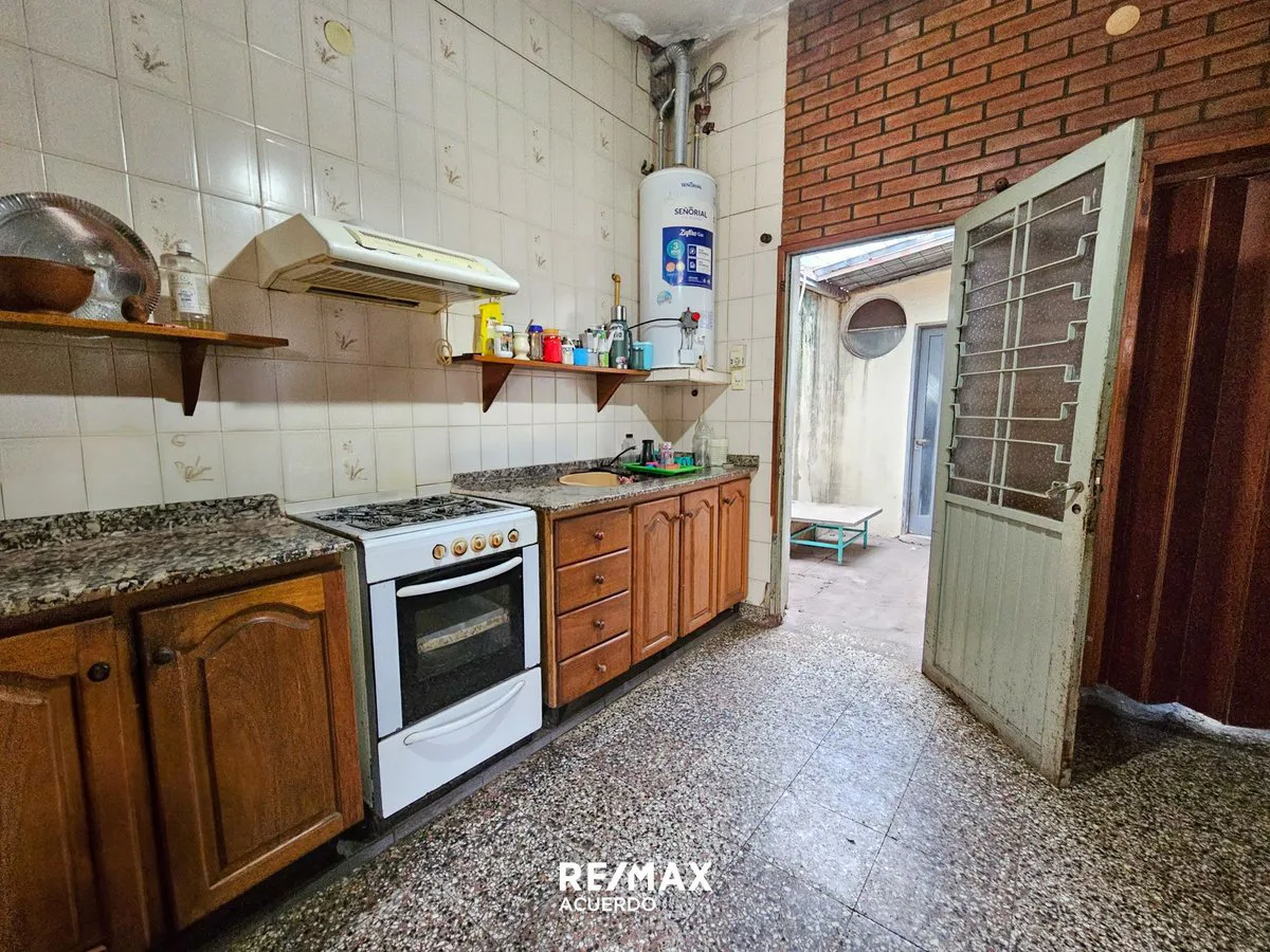VENTA AMPLIA CASA APTO CREDITO EN SAN NICOLAS foto 3