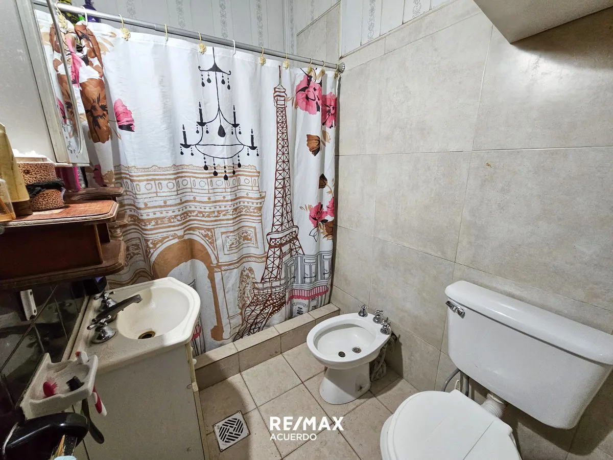 VENTA AMPLIA CASA APTO CREDITO EN SAN NICOLAS foto 4