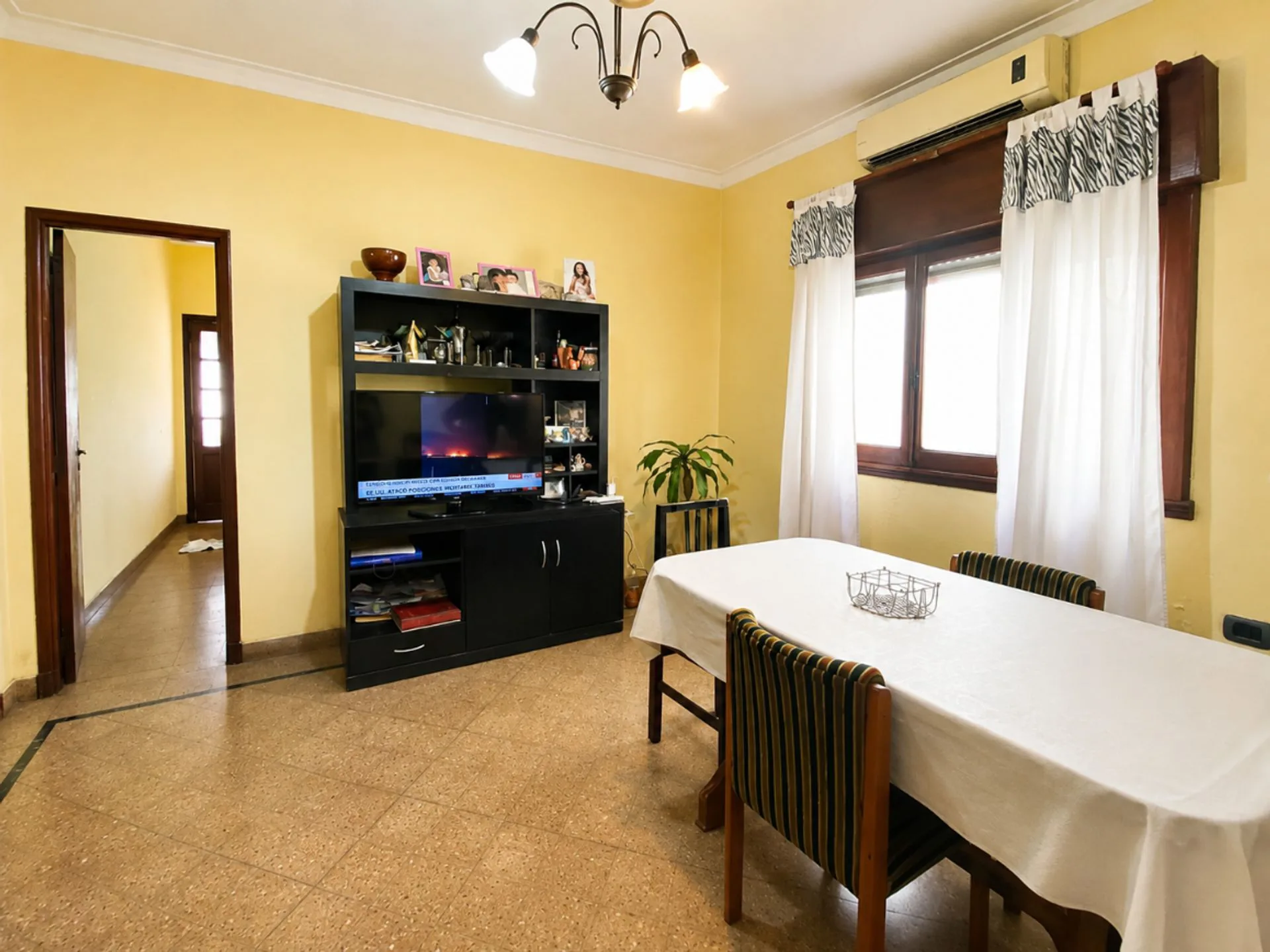 Casa 4 dormitorios en venta en Berisso con cochera foto 2