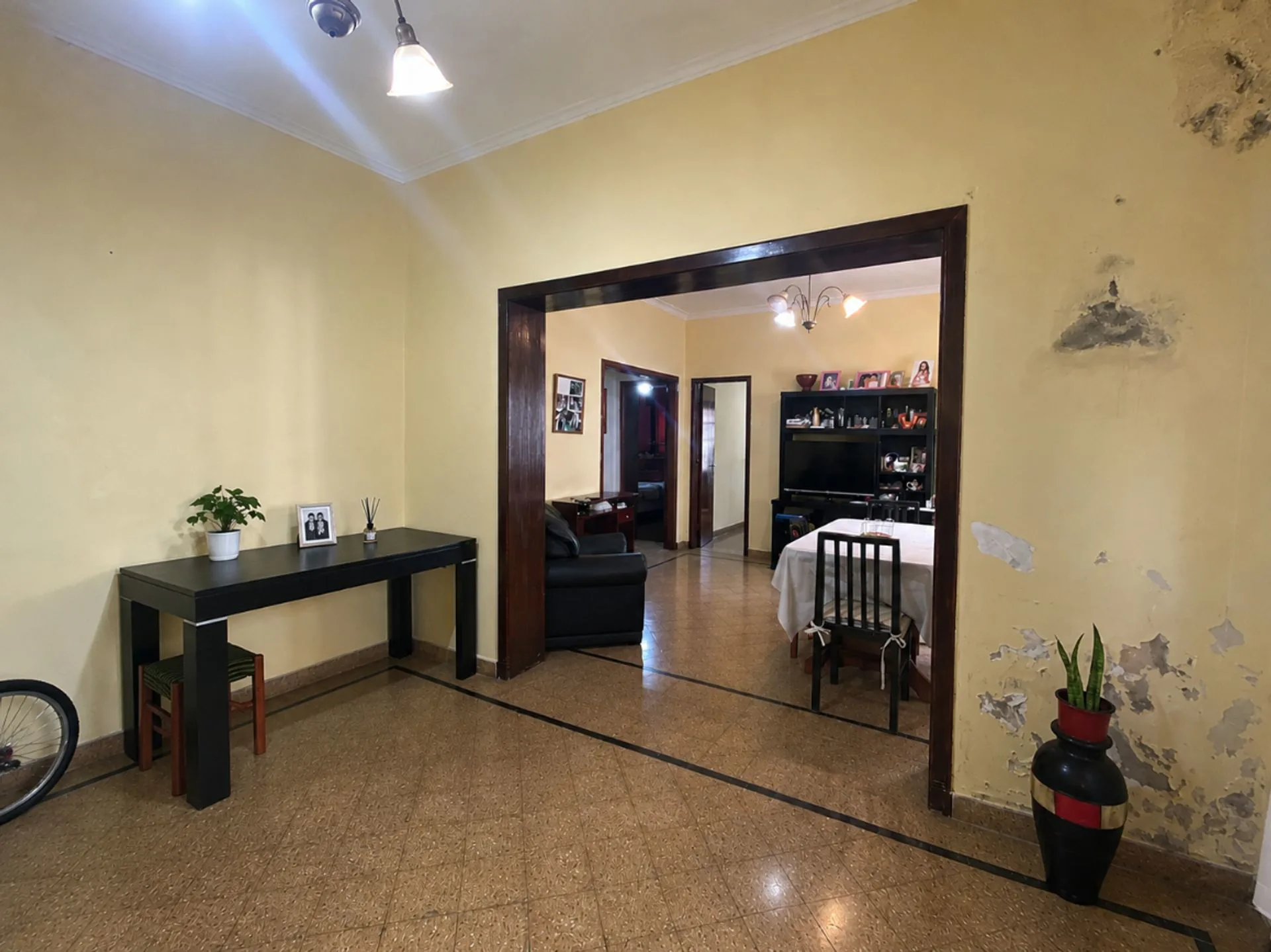 Casa 4 dormitorios en venta en Berisso con cochera foto 3