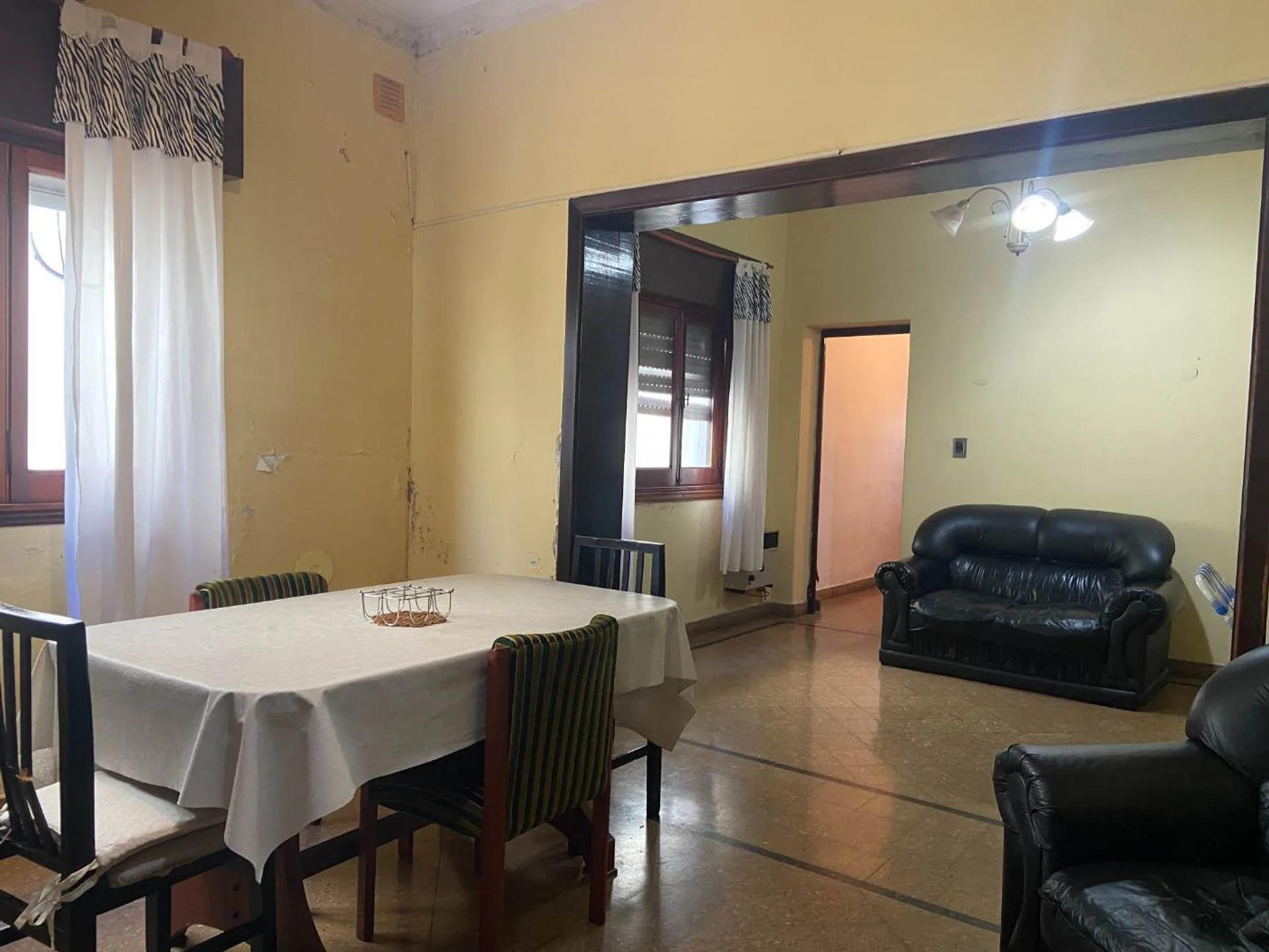 Casa 4 dormitorios en venta en Berisso con cochera foto 4