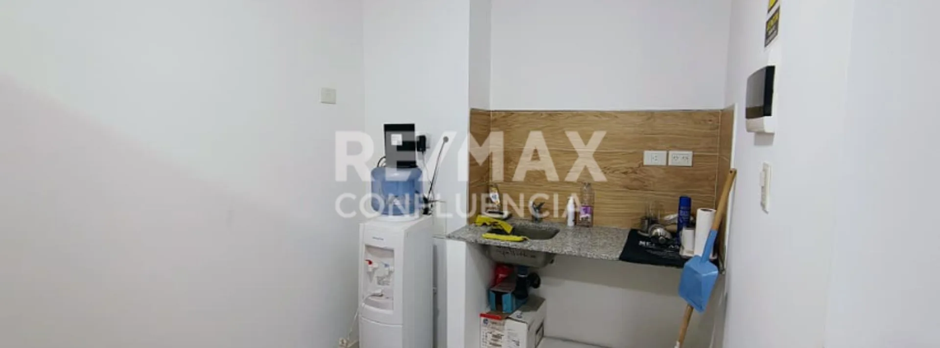 VENTA LOCAL COMERCIAL/PROFESIONAL SAN MARINO VIII foto 3