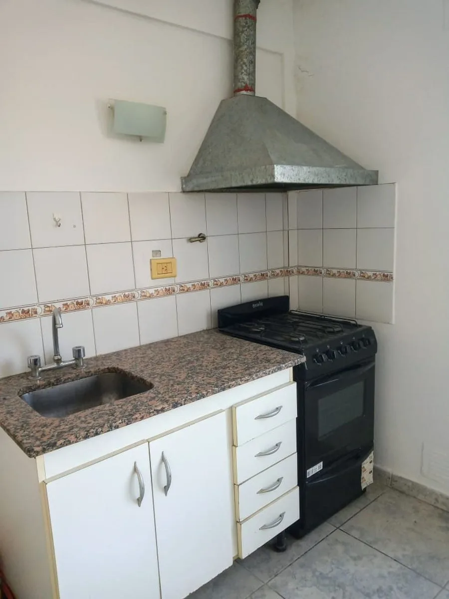 VENTA MONOAMBIENTE CON COCHERA EN MORON foto 5