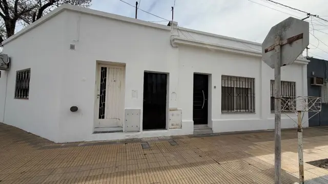 CASA 2 DORMITORIOS ESQUINA AZCUENAGA Y RIVADAVIA