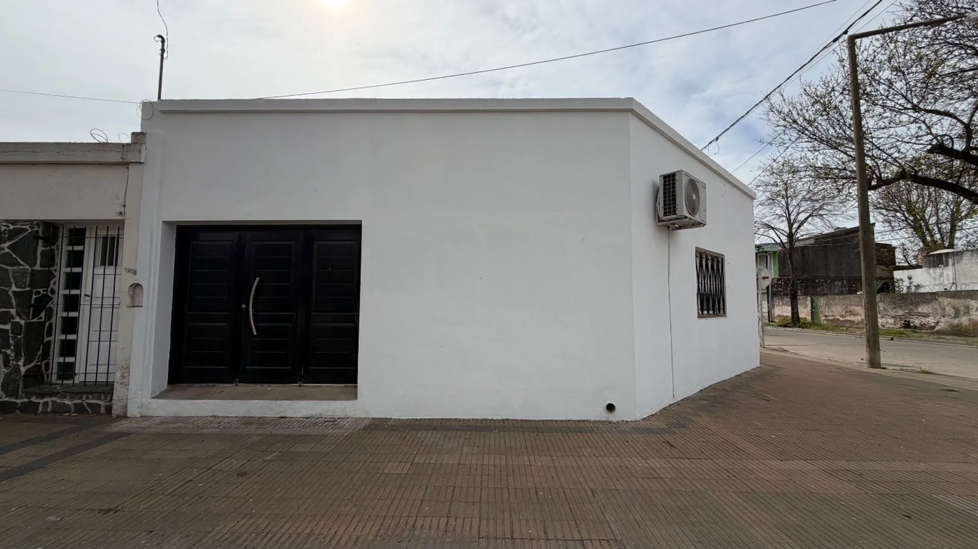 CASA 2 DORMITORIOS ESQUINA AZCUENAGA Y RIVADAVIA foto 3