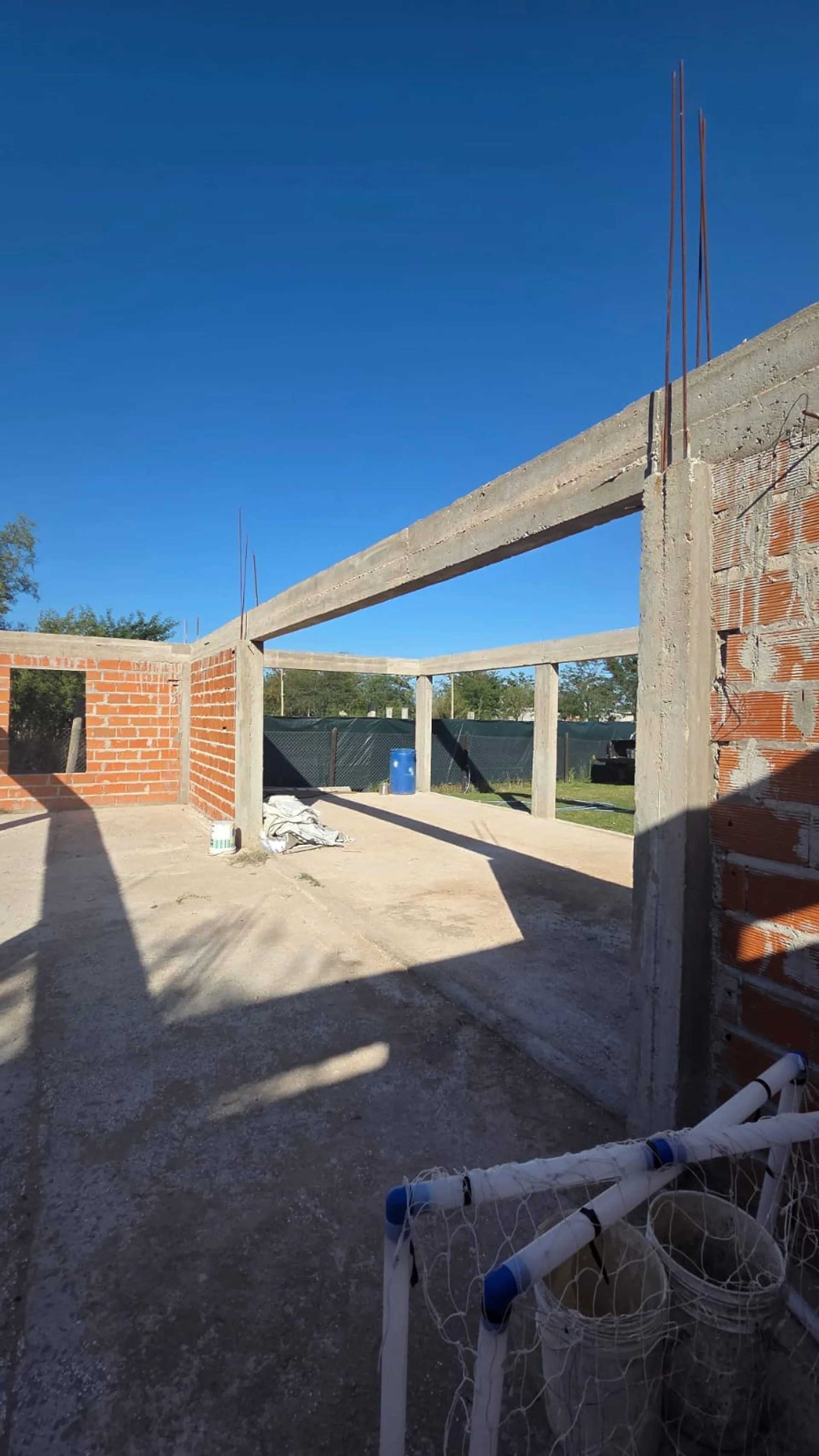 Terreno Pontevedra: quincho y casa a terminar. foto 2