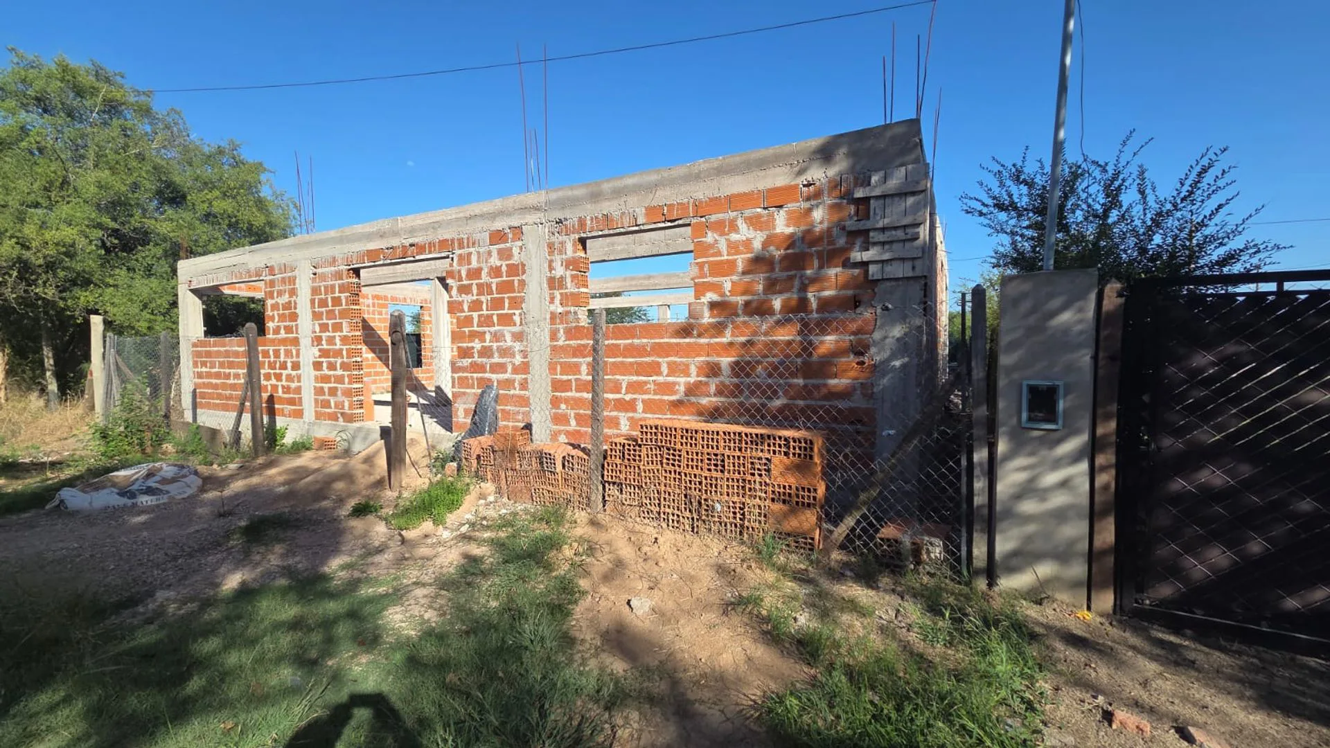 Terreno Pontevedra: quincho y casa a terminar. foto 3