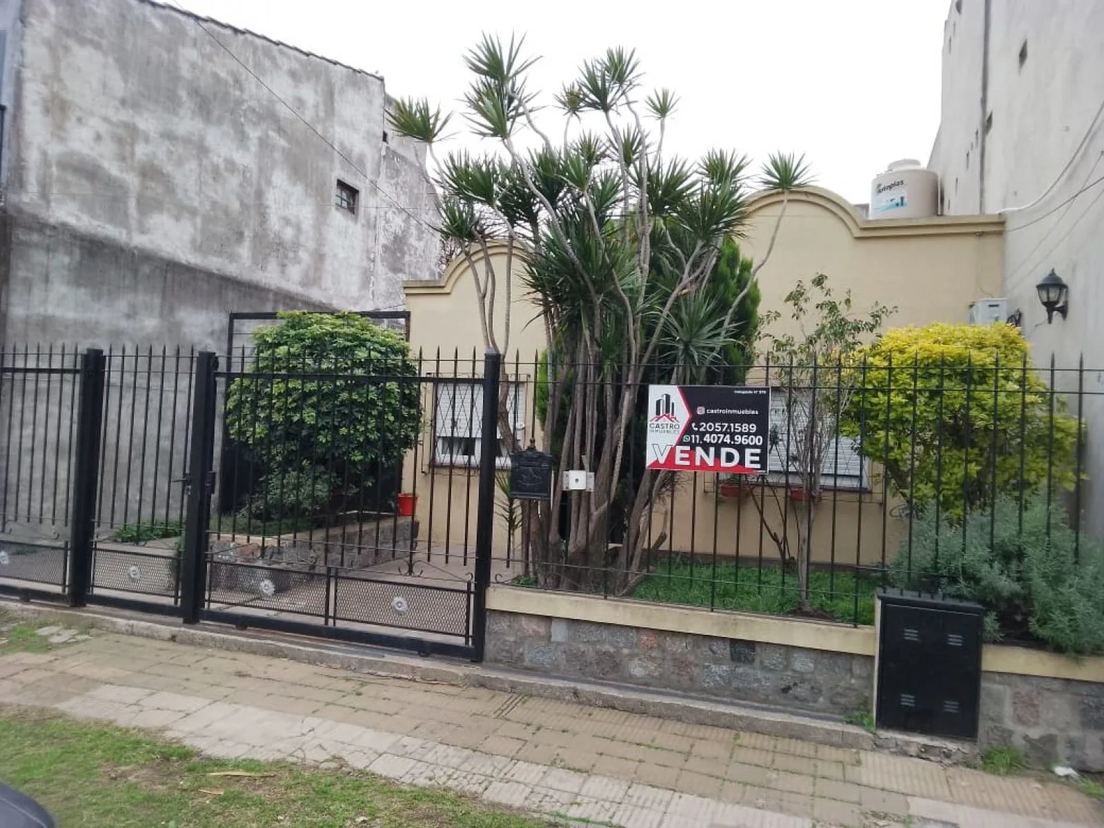 Venta Casa 3 ambientes lote propio con cochera en San Justo foto 2
