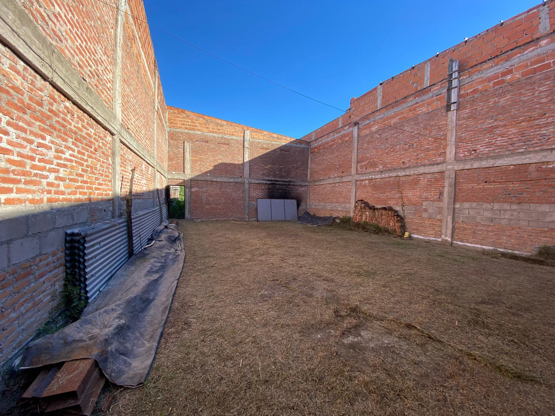 TERRENO EN VENTA CON CONSTRUCCION INICIADA