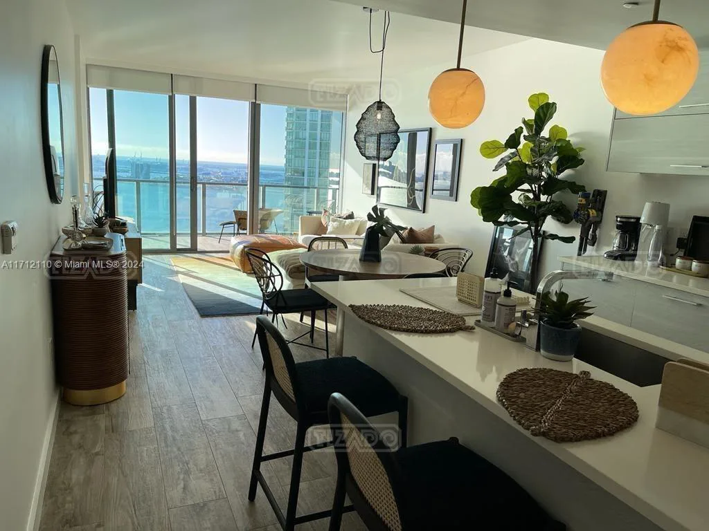 650 NE 32ND ST #3606 600 foto 3