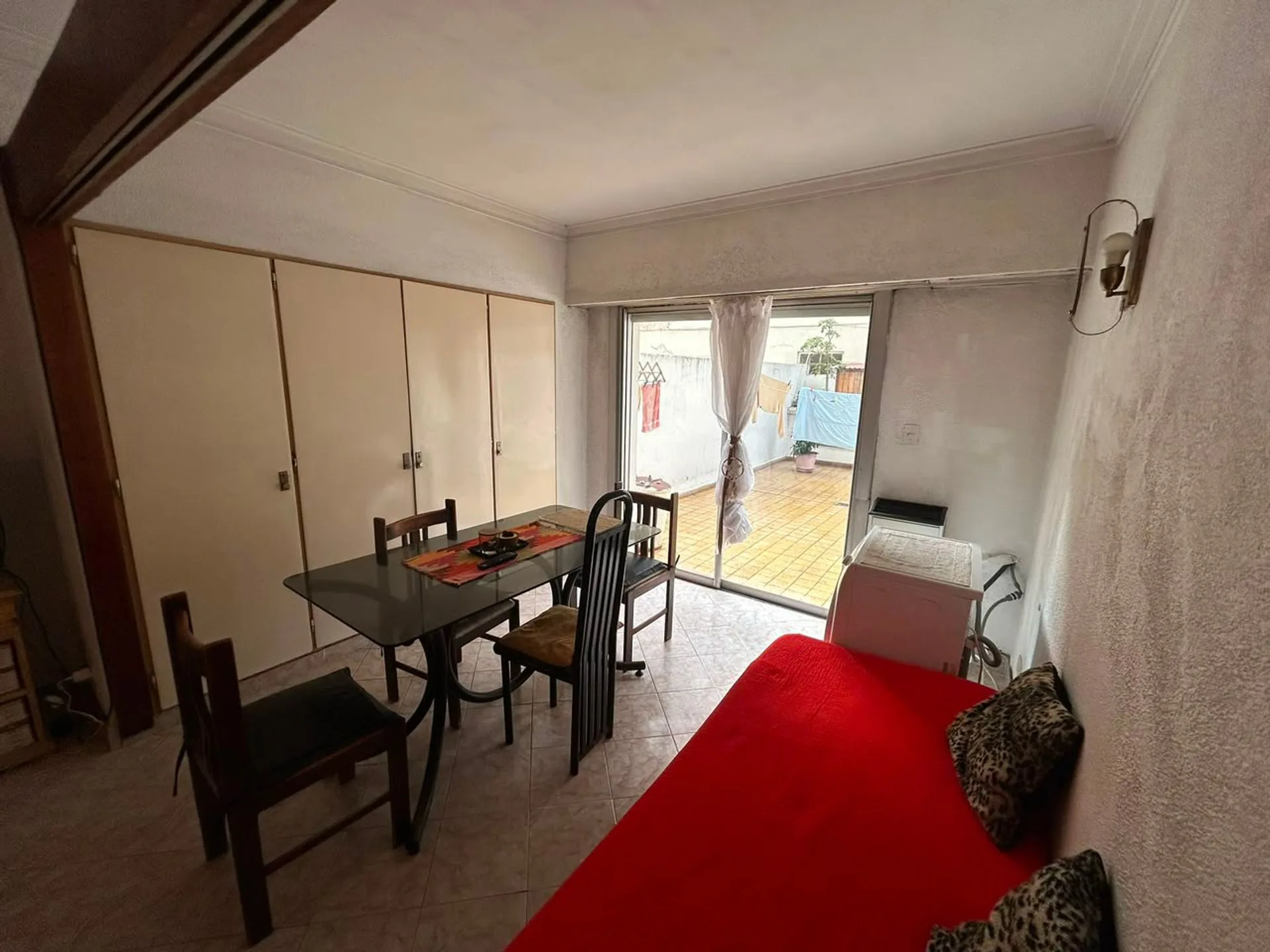 VENTA MONOAMBIENTE CON PATIO MARAL 33 foto 2