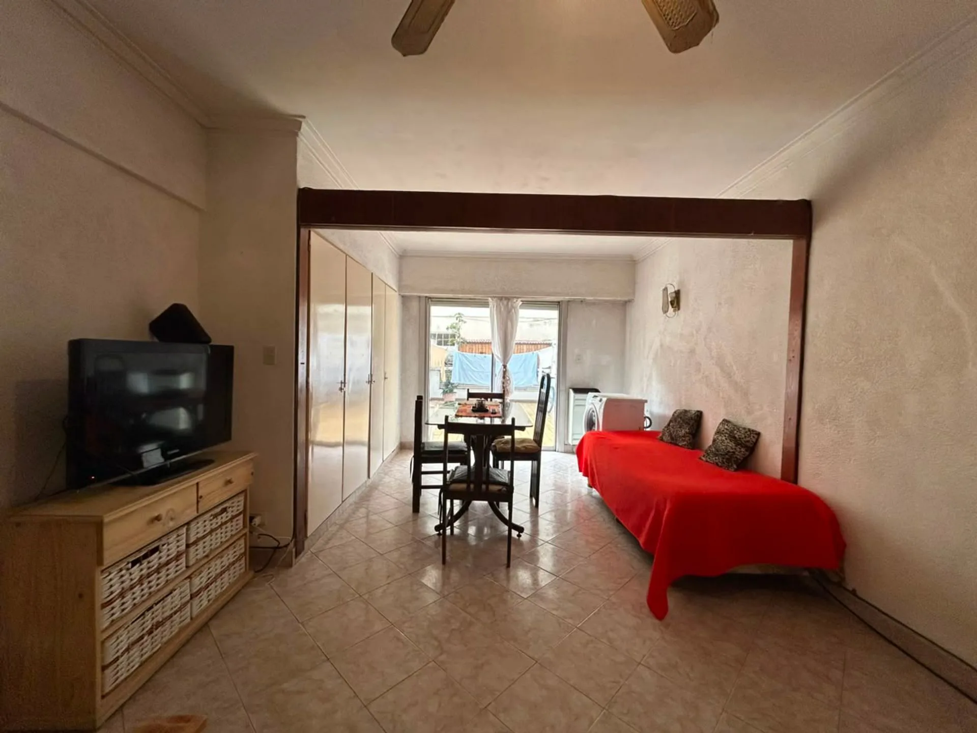 VENTA MONOAMBIENTE CON PATIO MARAL 33 foto 3