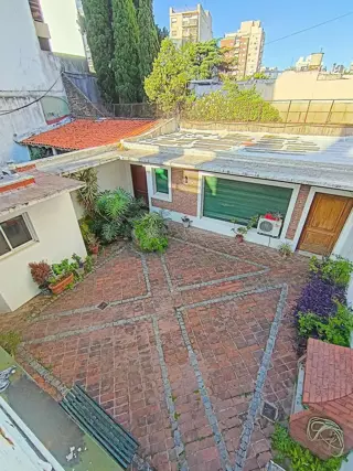 VENTA CASA GRANDE LOTE PROPIO 8,66 X 33,50 FLORES foto 3