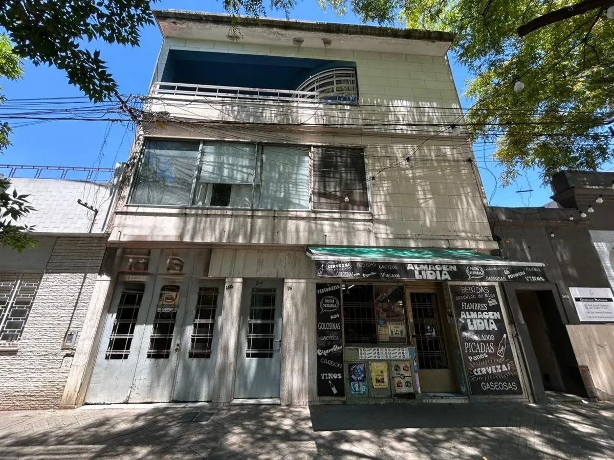 VENTA LOCAL FRENTE Y DOS VIVIENDAS EN PELLEGRINI foto 2