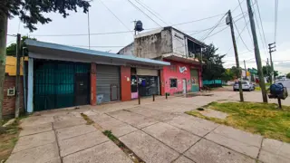 Locales y Casa - Chalet venta sobre Av. Del Libertador R 23 - Moreno foto 1