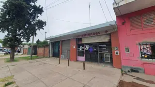 Locales y Casa - Chalet venta sobre Av. Del Libertador R 23 - Moreno foto 5
