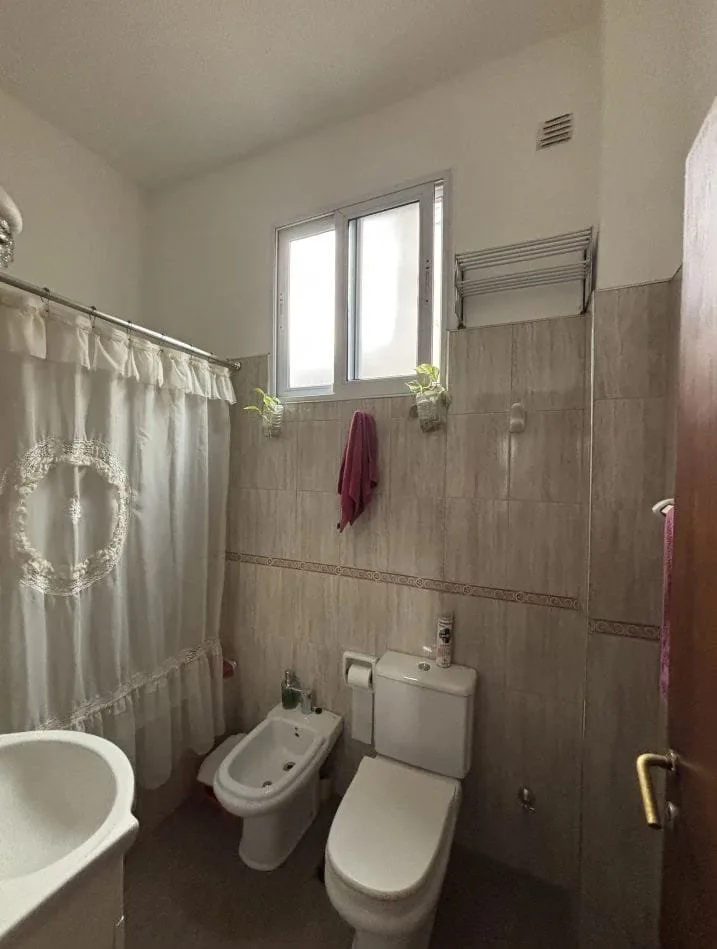 Se vende un hermoso departamento de 3 ambientes con balcón - Balvanera foto 2