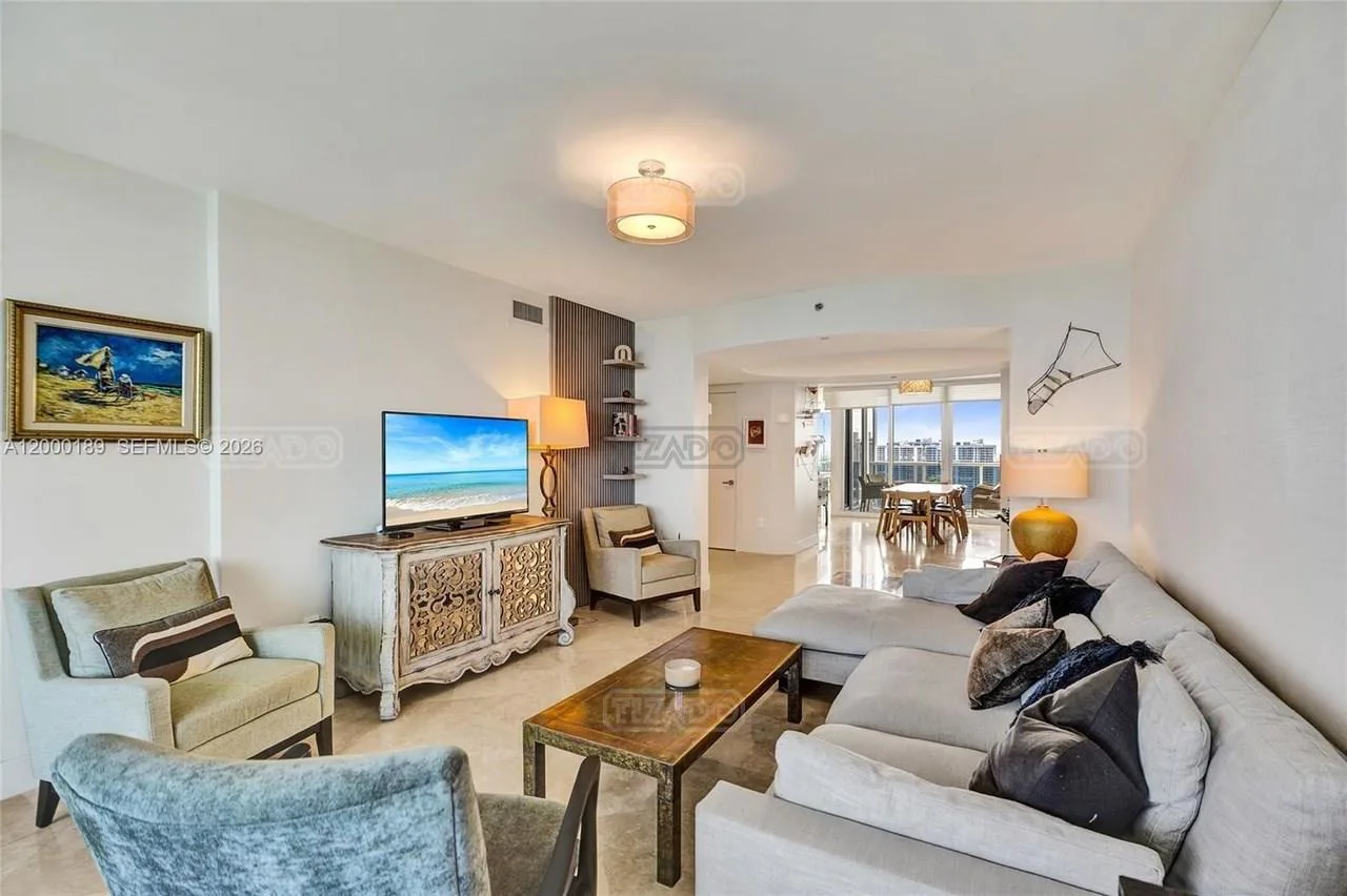 19111 Collins Ave 19100 foto 2