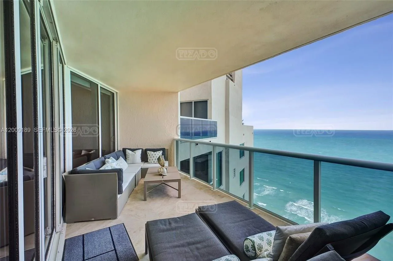 19111 Collins Ave 19100 foto 3