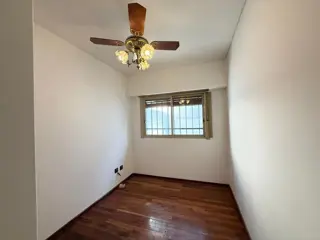 DUPLEX 4 AMBIENTES , ESPACIO GUARDACOCHE Y PATIO ,MEDIA CUADRA DE EMILIO CASTRO foto 5
