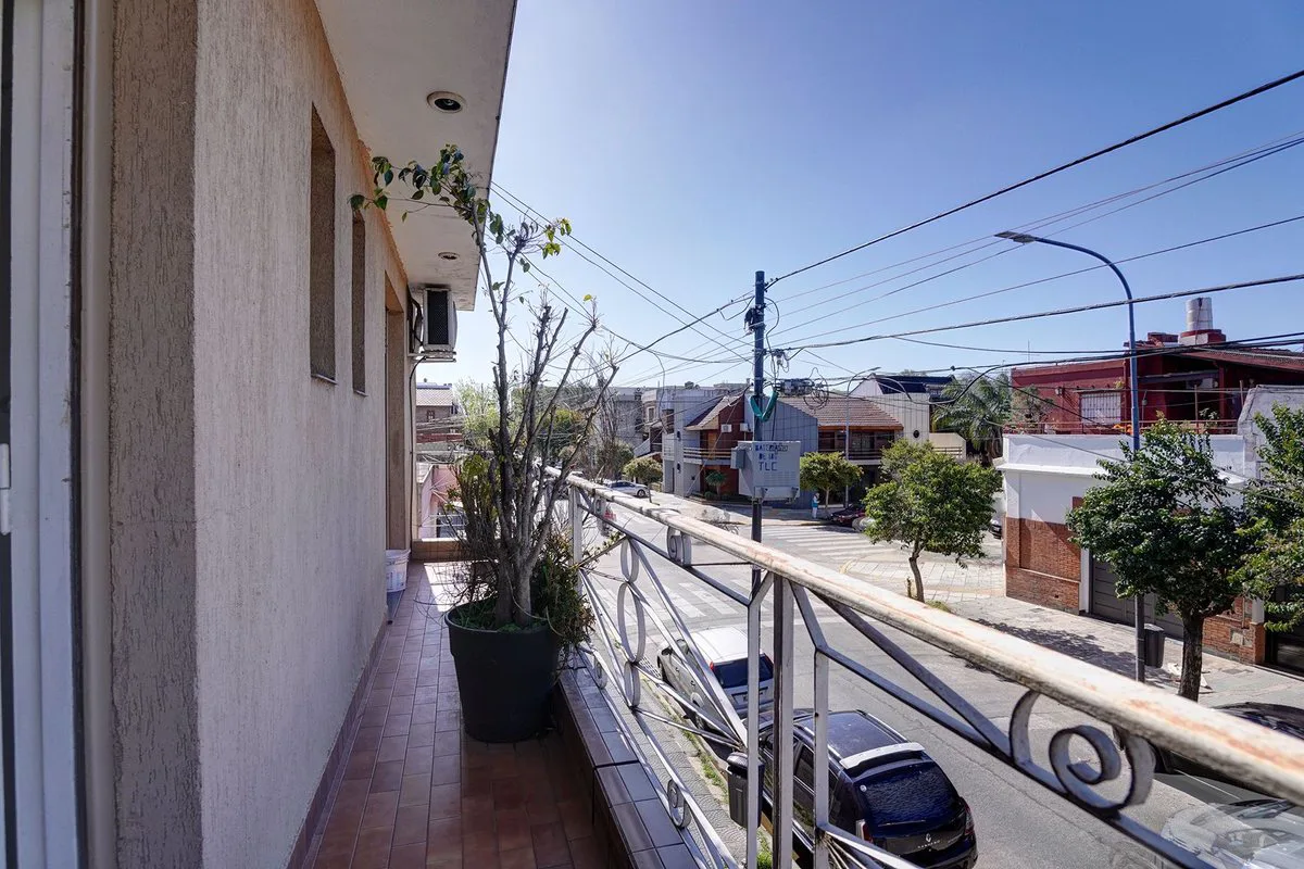 Venta-PH 3 amb c/terraza, quincho y garage-Liniers foto 3