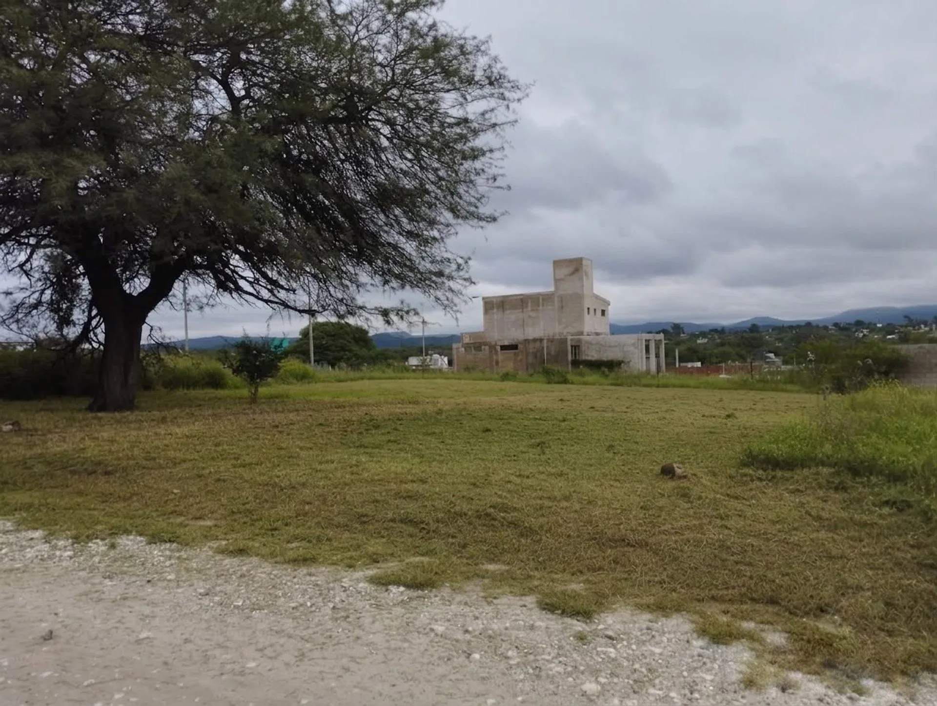 VENTA TERRENO 300M2 LOMAS DE ANISACATE foto 2