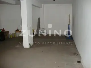 Importante local comercial en esquina, zona céntrica foto 2