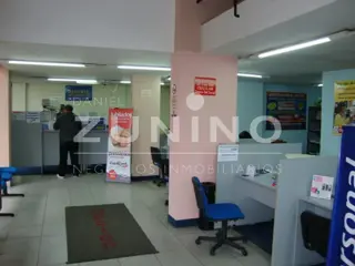 Importante local comercial en esquina, zona céntrica foto 4