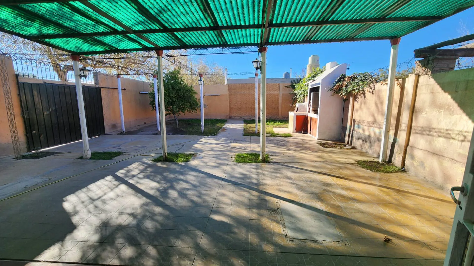 CASA ESQUINA. 3 DORMITORIOS. B° SMATA. CAPITAL foto 3