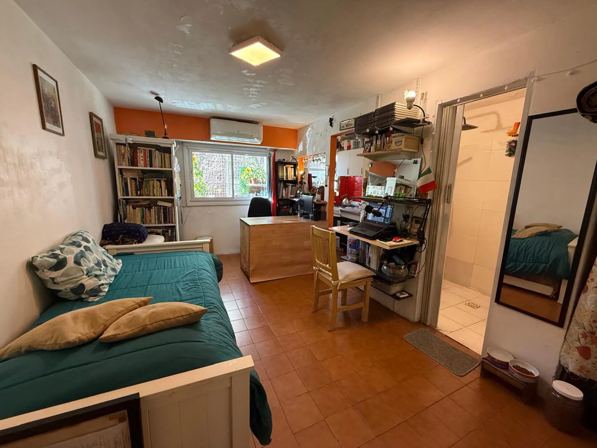 VENTA MONOAMBIENTE ALMAGRO FRENTE 1 PISO ESCALERA foto 2