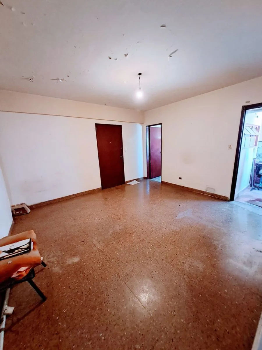 VENTA DEPARTAMENTO 2 AMBIENTES C/ LAVADERO FLORES foto 5