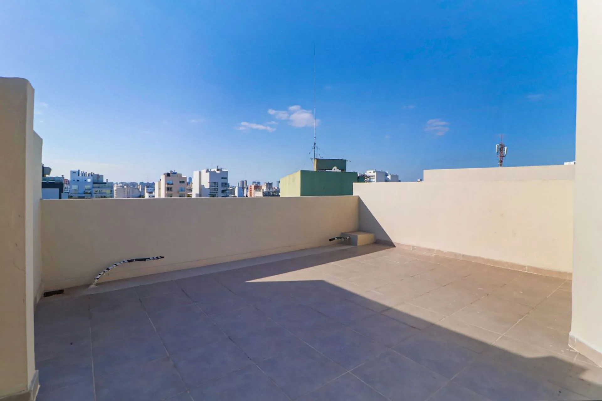 Venta dpto 3 amb c/terraza y parrilla. Chacarita foto 2