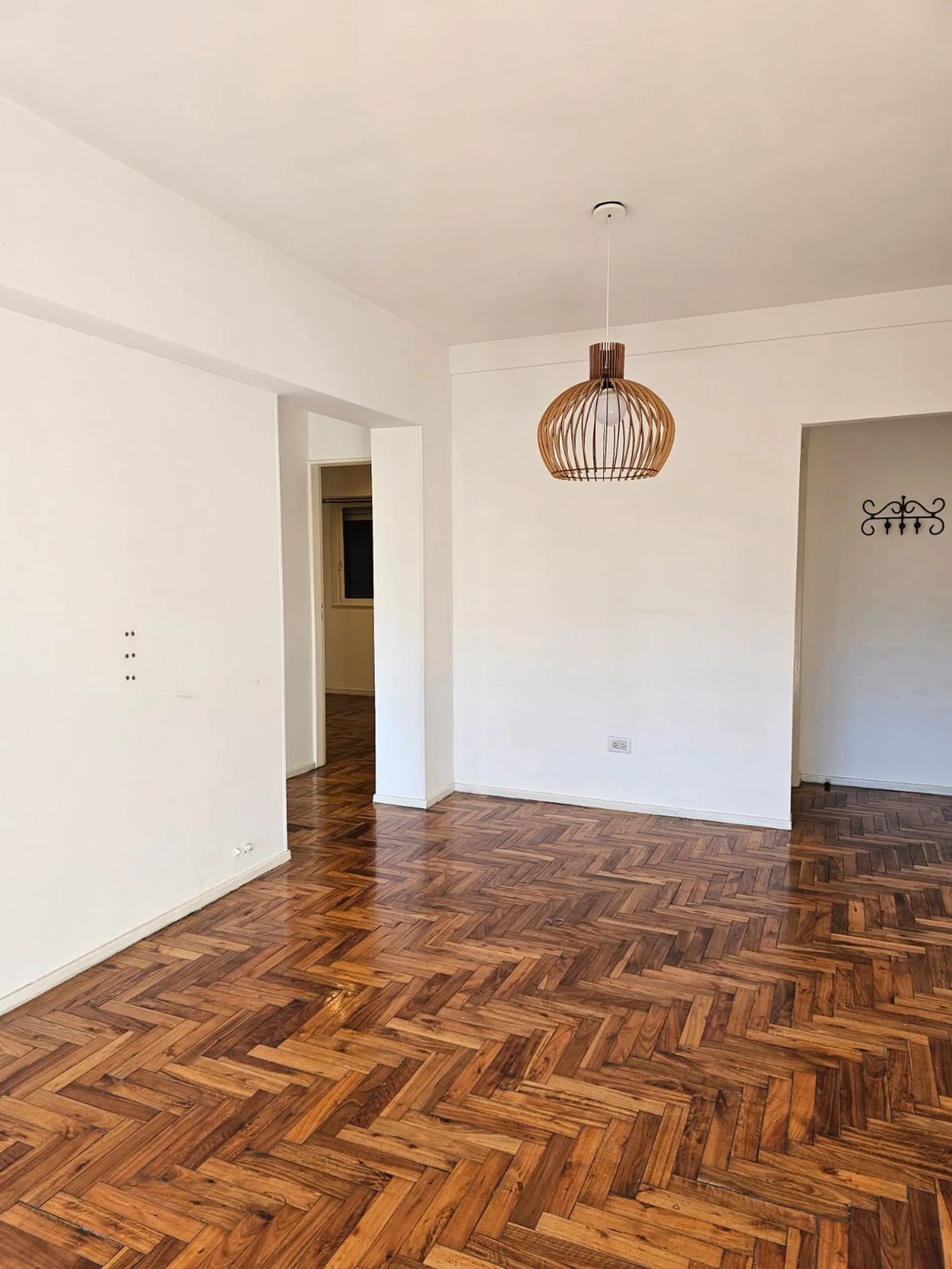 VENTA DEPTO 3 AMB. + HAB SERV. + BALCON +  COCHERA foto 3