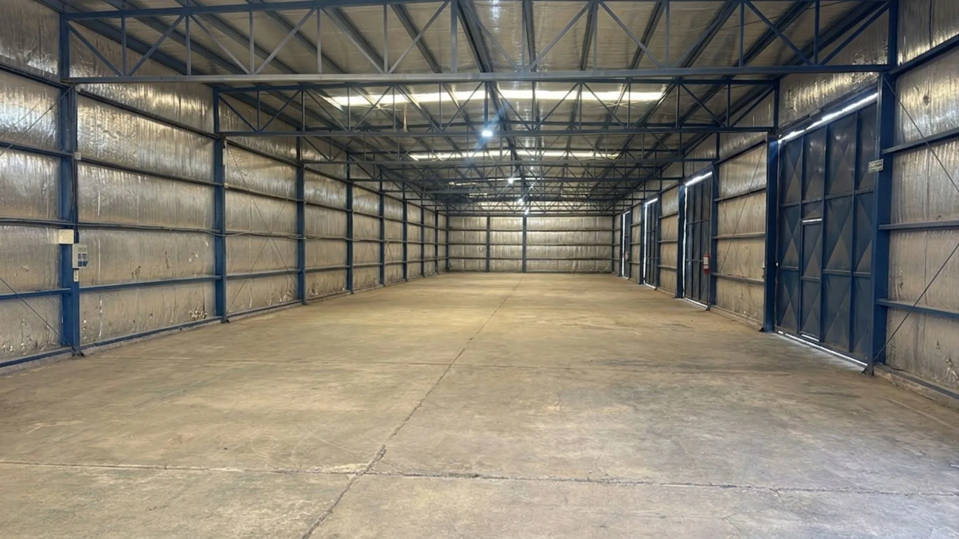 ALQUILER GALPON 700 M2 PARQUE INDUSTRIAL CHIMBAS